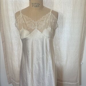 DIOR Elegant Cream Lace Slip Dress (@)